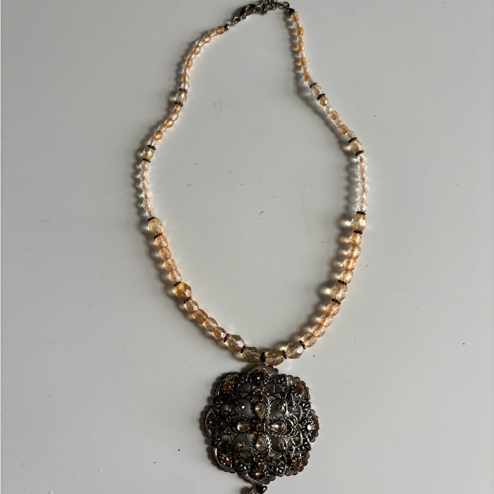 Elegant Pearl and Gold Necklace